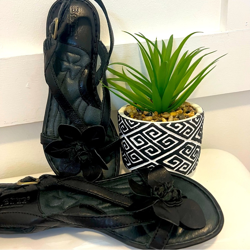 BORN•Flat Leather Sandals•BLACK with Leather Flower Detail•SIZE 6 - Picture 16 of 16